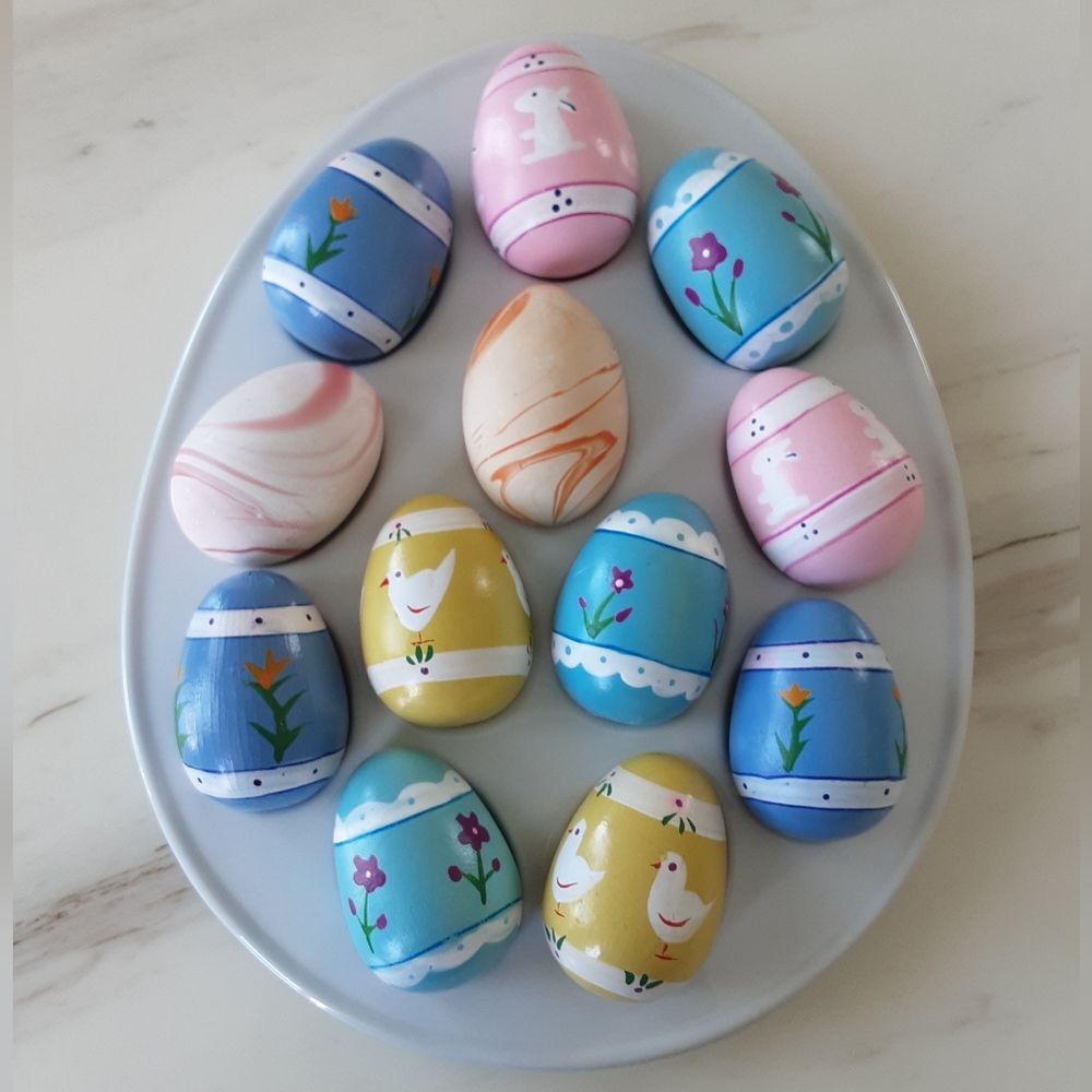 LILLIAN VERNON HAND PAINTED WOODEN 12 PASTEL EASTER EGGS  - VTG 1987